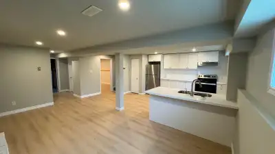 Gorgeous new renovated 1bed/full bath/parkng/UTIL INCL