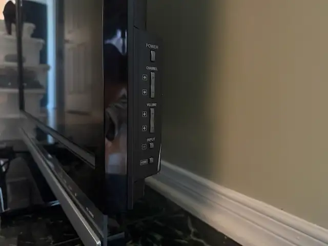 Sony BRAVIA 40 inch LCD Television in TVs in Ottawa - Image 6