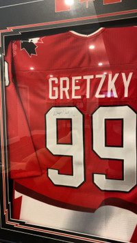 Wayne Gretzky Signed Framed Team Canada Jersey