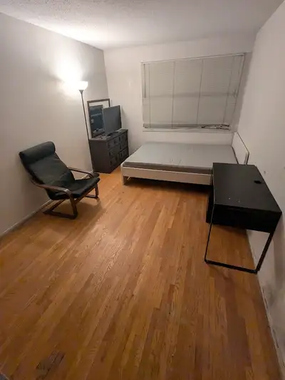 -2nd floor master bedroom available immediately. Share washroom with 3 male roommates on the 2nd flo...