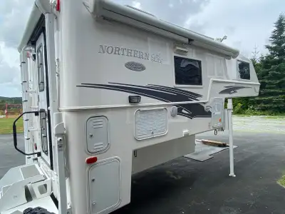 2023 Northern Lite 8.11 EXWBLE New condition. Private sale. Extras included.