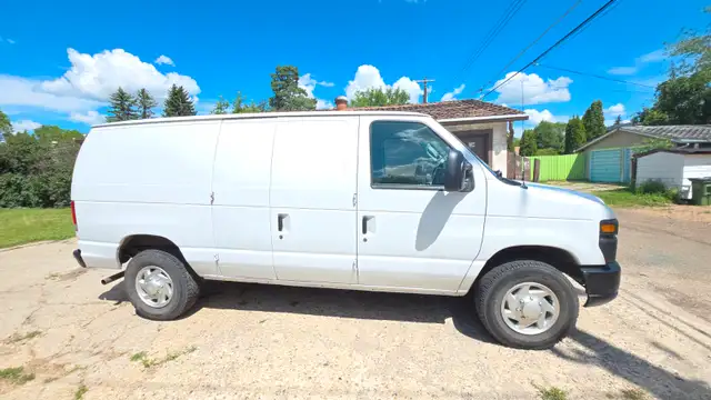 2014 Ford E250 Cargo Van - Mint63010222780931125