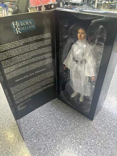 Sideshow Collectables Star Wars Heroes of the Rebellion Leia Organa Figure Boxed Item # 144993 WE BU...
