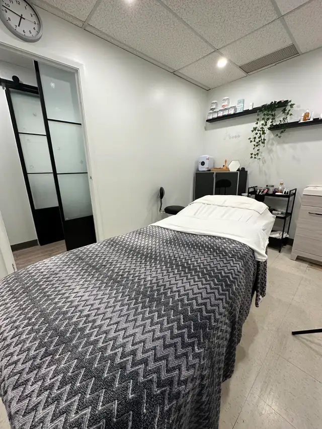 PRIME CLINIC SPACE FOR RENT – SUNDAYS ONLY | HEALTH & BEAUTY in Commercial & Office Space for Rent in City of Toronto - Image 9