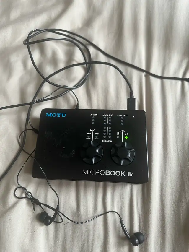 MOTU MicroBook IIc Audio Interface – AS-IS in Pro Audio & Recording Equipment in London - Image 2