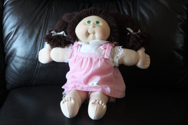 25th anniversary Cabbage Patch Doll in Arts & Collectibles in Lethbridge