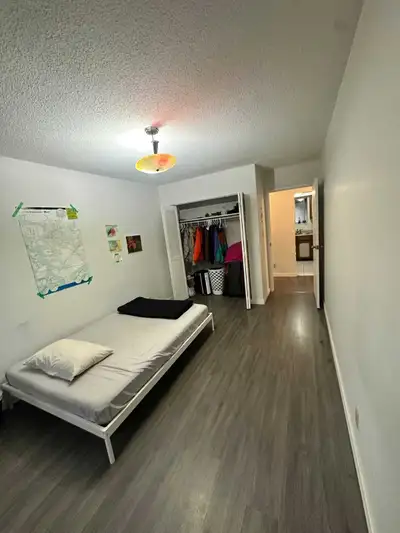 We are looking for someone that it wants to change in April, deposit of $600.00 CAD Its a big room,...