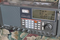 GRUNDIG SATELLIT  800 AM/FM/SW/AIR SSB RADIO RECEIVER