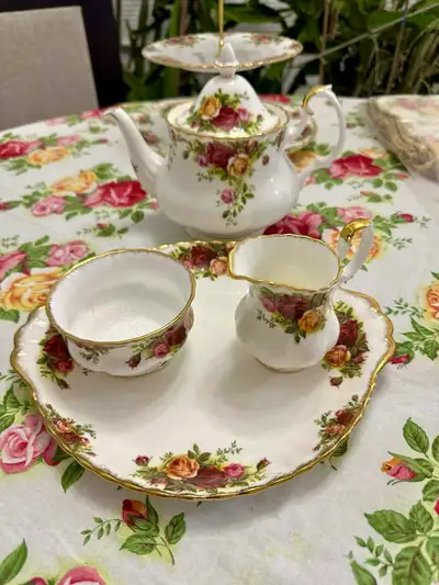 Royal Albert Old Country Roses tea pot set Bone China , , View more