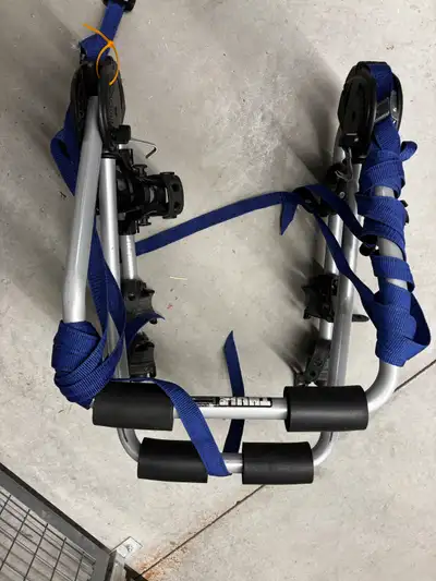 THULE  trunk bike rack - 3 bikes, View more