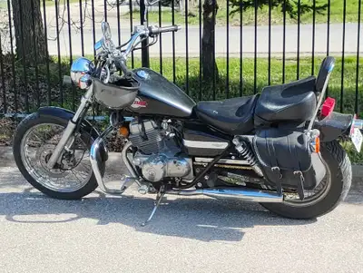 Awesome bike.- -250cc -2003 - Oil changes are done every 5000kms. -New chain Installed this week -Ne...