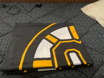 Bruins flag National Hockey League brand new out of the packaging asking $20 good condition