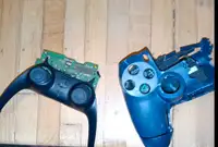 2 PS4 controllers