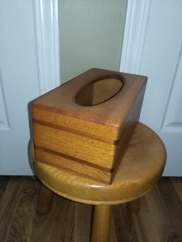 Oak with Inlaid Mahogany Tissue Box Holder 10"L X 5 1/2"W X 4 1/ in Arts & Collectibles in Sunshine Coast
