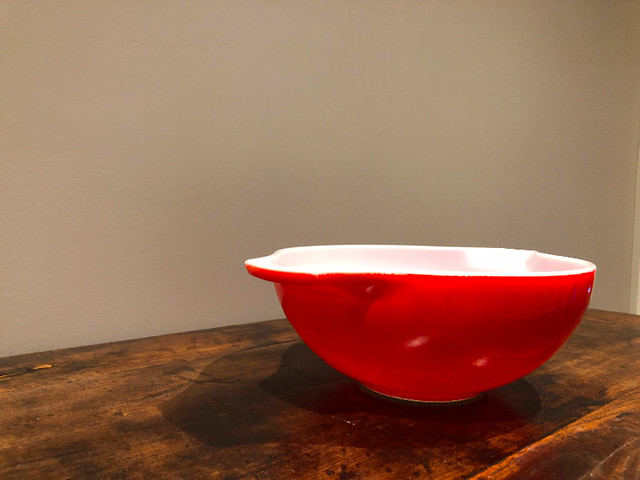 Vintage Pyrex Bowl Cinderella Red mixing bowl in Arts & Collectibles in City of Toronto - Image 3