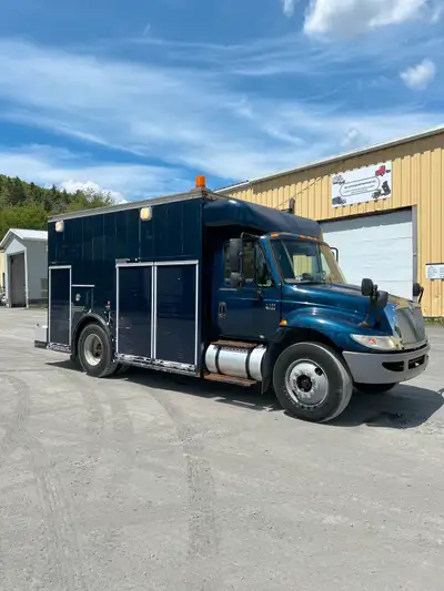 2005 International 4300 Service / Utility Truck Sold with new MVI Engine : International DT466 (6 Cy...