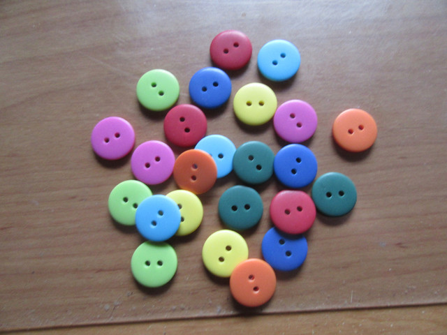 BUTTONS & BUTTON FORMS - for crafting, sewing, collecting in Hobbies & Crafts in Bedford - Image 3
