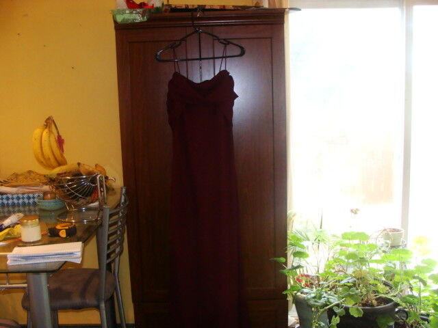 Magnifique robe de soirée, couleur bourgogne, grandeur 12 dans Femmes - Robes et jupes  à Laval/Rive Nord