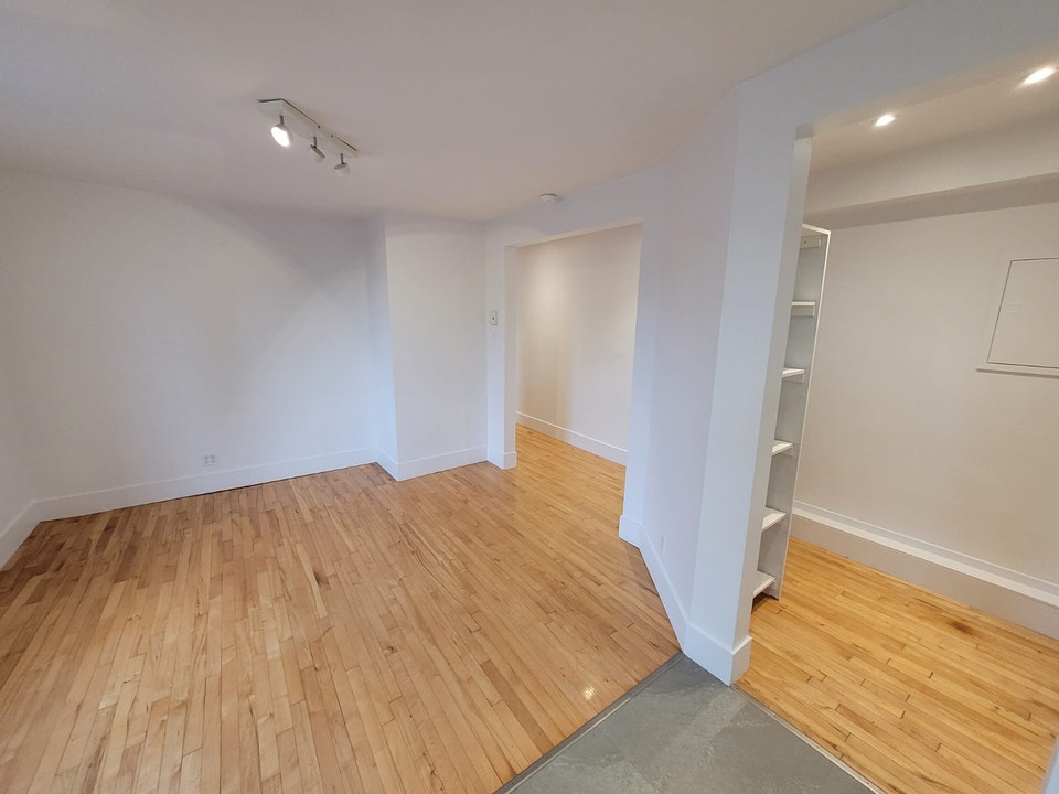 APPARTEMENT RÉNOVÉ ET LUMINEUX À DEUX PAS DU MÉTRO CARTIER! 5