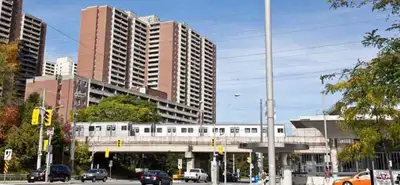 This bright and spacious 2 bedroom apartment is near the Danforth, with an excellent view of the cit...