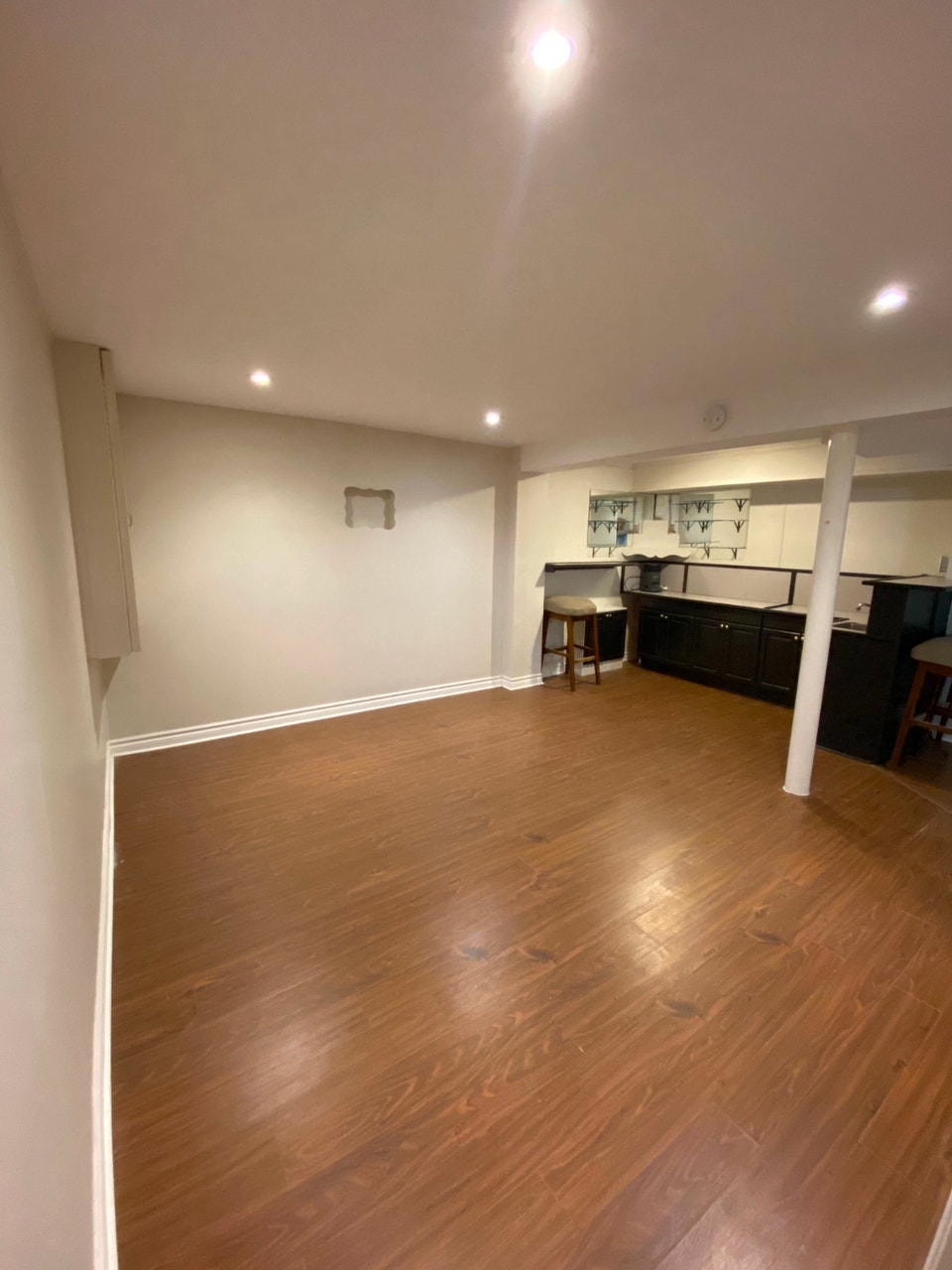 Large 2 level 1 bedroom plus den with shared outdoor space 5