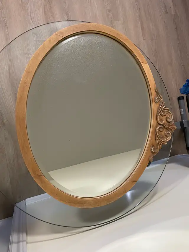 Vintage HOMCO Hollywood Regency Oval Mirror (c. 1960s–1970s)  in Arts & Collectibles in Ottawa - Image 3