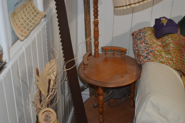 SOLID MAPLE END TABLE AND LAMP STAND in Arts & Collectibles in Charlottetown - Image 4
