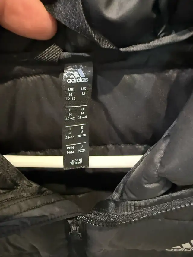 Adidas Women Winter Puffer Jacket in Women's - Tops & Outerwear in Calgary - Image 3
