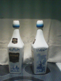 2 Bouteilles vintage Vandermint liqueur Holland 10$ chacune