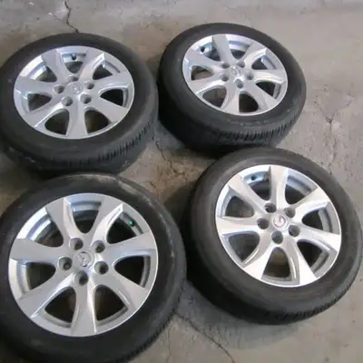 - Pneus d'été Bridgestone (Turanza EL400) 205/55-R16 89H - Presque neuf ( environ 6000 km d'usure) -...