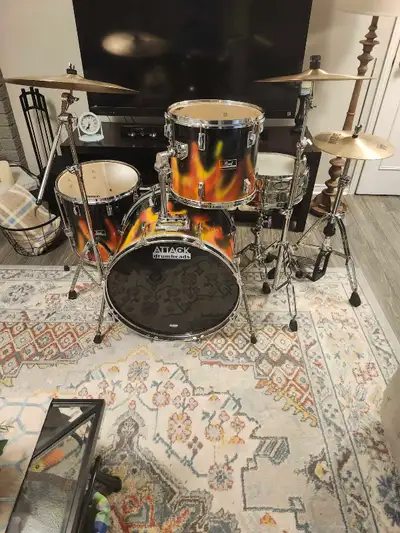 Pearl Export drum shell pack., View more