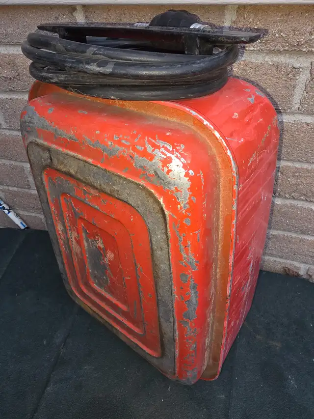 6 Gallon Chrysler Tote Tank Steel Marine Portable Gas Canisters in Other in Windsor Region - Image 9