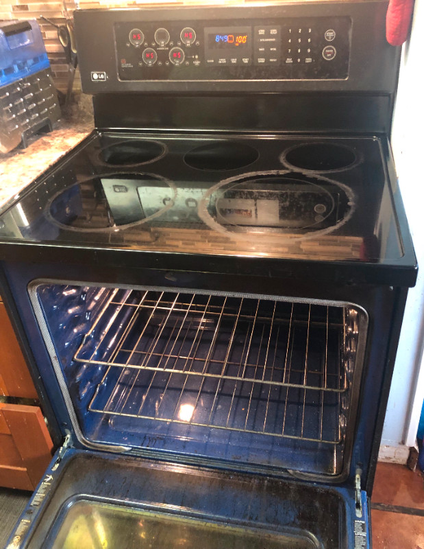 LG 30” freestanding electric stove range oven, used working well in Stoves, Ovens & Ranges in Mississauga / Peel Region - Image 3