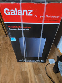 Galanz compact refrigerator 