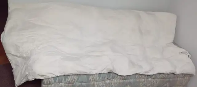 DOUBLE/QUEEN DUVET in Bedding in London - Image 2