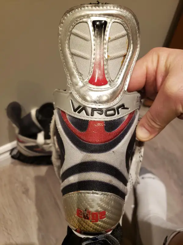 Bauer Edge size 4 youth / kids Hockey skates, great shape in Skates & Blades in St. Catharines - Image 3