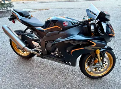 Practically brand new with under 4000KMs and not a scratch on it!! No test drive and bank draft only...