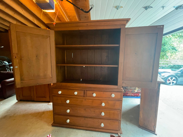 [SOLD] Canadiana Antique Linen CupboardThornbury ON in Dressers & Wardrobes in Owen Sound - Image 4