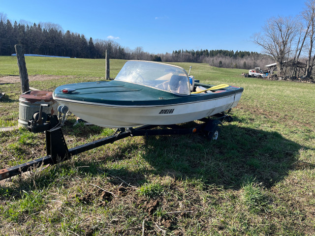 Boat and trailer  in Hobbies & Crafts in Owen Sound - Image 2