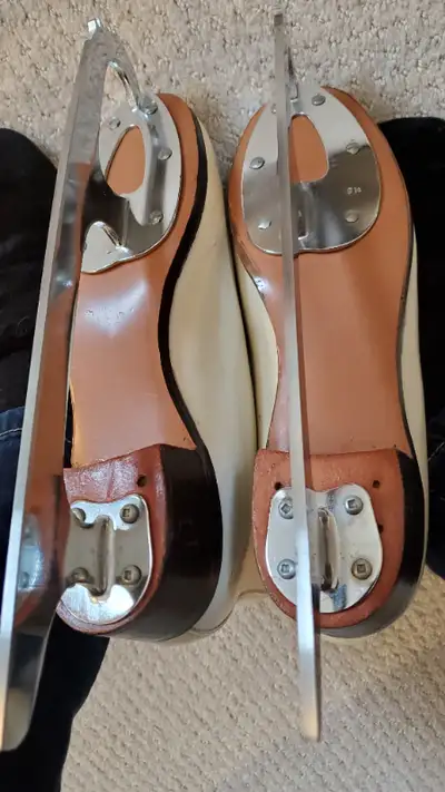 Ladies/Girls Figure Skates, Voir plus
