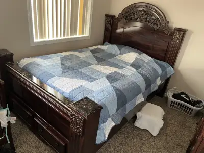 Marble queen bed set in good condition Includes bed frame, drawer with mirror, drawer and night stan...