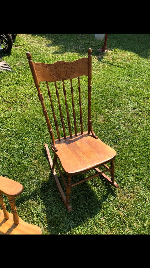  Vintage rocking chairs in Chairs & Recliners in La Ronge - Image 2