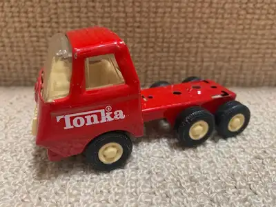 Tonka Vintage Red Truck Cab. Body made of metal/steel. Wheels roll smoothly. In very good condition....