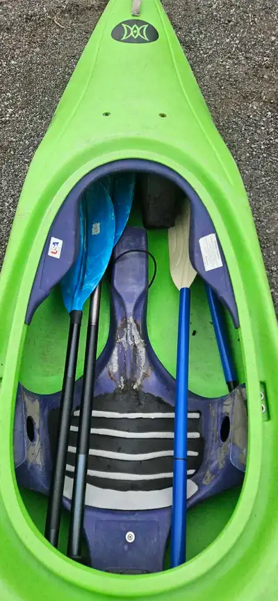 Get ready for the rapids with this pre-loved Perception Whip-it whitewater kayak, complete and ready...