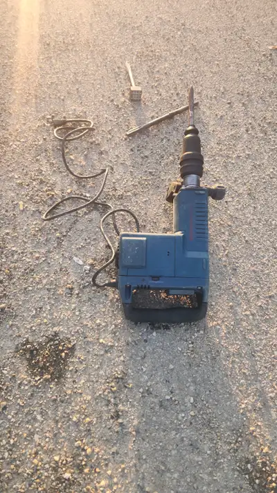 Bosch jack hammer 2 chissells 115 ,volt sds max spline 400$$, View more