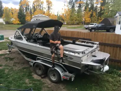 2011 Thunder Jet Northern Edition Envoy River Boat in great condition. 178 hours on motor 9% V keel...