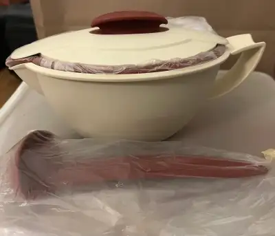 New - Tupperware insulated gravy boat with ladle, View more