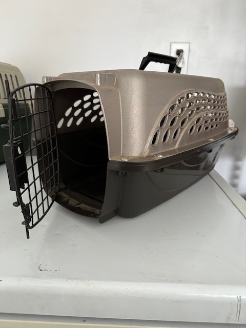 PET CRATE FOR SMALL DOGS or CATS in Accessories in Vernon