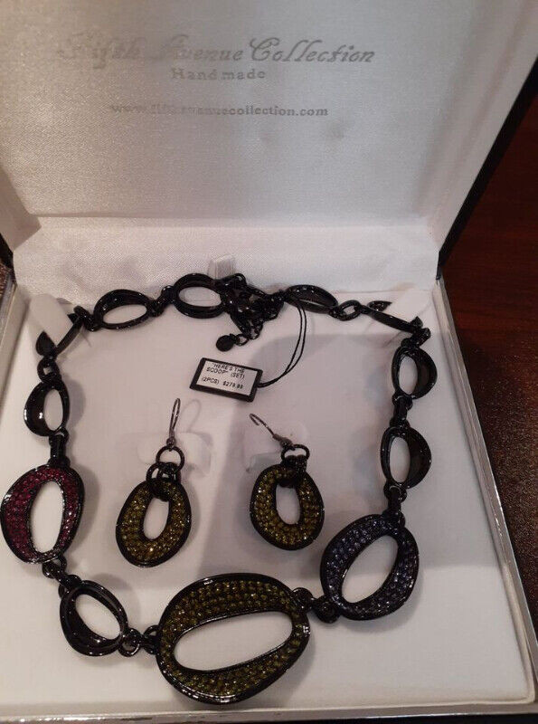 Here's the Scoop Necklace & Earrings Set (Fifth Ave Colleciton) in Jewellery & Watches in Winnipeg - Image 3