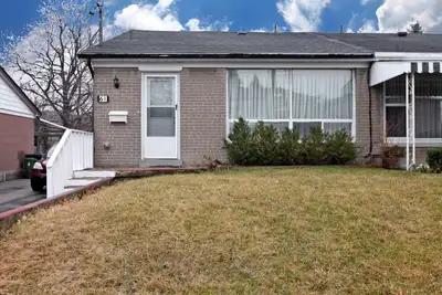 Amenities: • A room with private wash room • Major intersection is Eglington and Bellamy • Very clos...